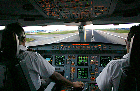 Pilots inside of an airplane (illustration). Photo: Shutterstock