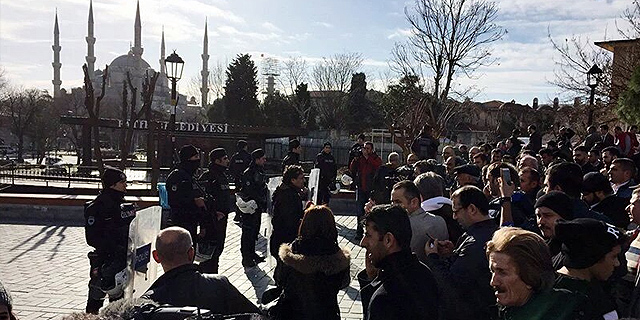 תמונות מזירת האירוע בסמוך למסגד הכחול באיסטנבול, צילום: twitter / Amichai Stein