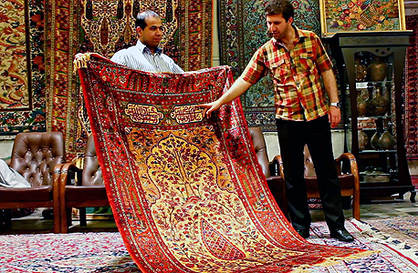 חנות שטיחים פרסיים בטהרן, צילום: איי אף פי