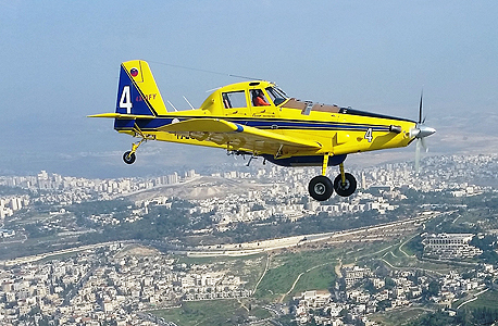 טייסים מטוסי כיבוי האש של ישראל המופעלת על ידי אלביט מערכות 