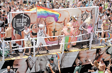 מצעד הגאווה ב־2014. החילוניות והליברליות אפיינו את תל אביב מאז הקמתה — והרגיזו דתיים כבר אז