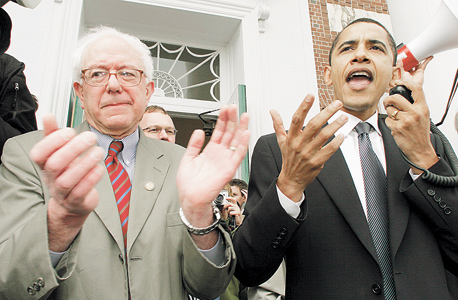 סנדרס עם אובמה ב־2006. "הרבה רעיונות מוצדקים נראים בהתחלה בלתי אפשריים. נשיא שחור, נישואים חד־מיניים ואובמה־קר הן רק כמה דוגמאות" 