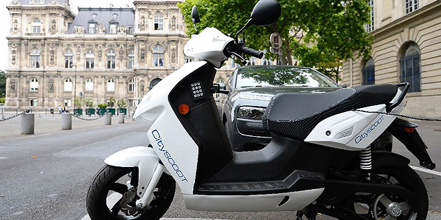 פריז עוברת לירוק: טוסטוסים חשמליים יוצבו להשכרה ברחבי העיר
