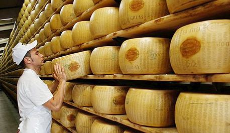 גבינה פרמג'ן פרמז'ן איטליה אג"ח, צילום: בלומברג