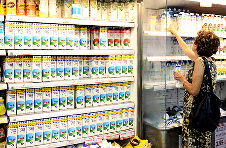 סופרמרקט חלב של חברת יטבתה תנובה, צילום: אריאל בשור