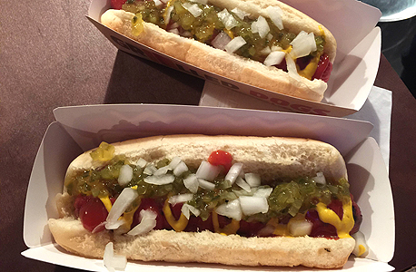 נקניקיות ברגר קינג הוט דוג hot dog, צילום: איי פי