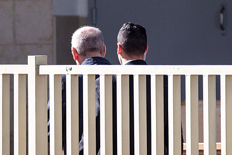 אהוד אולמרט נכנס לכלא, צילום: איי אף פי