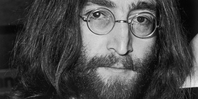 תלתל של ג&#39;ון לנון נמכר בטקסס לאספן בריטי ב-35 אלף דולר
