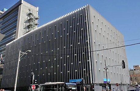 בניין בנק לאומי הרצל פינת יהודה הלוי תל אביב, צילום: עמית שעל