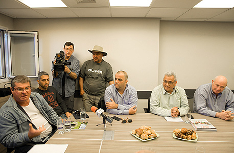 ישיבת ראשי רשתות שיווק עם החקלאים , צילום: אוראל כהן