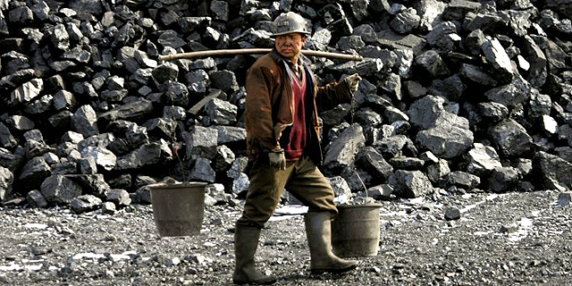 סין מתכננת לפטר 1.8 מיליון עובדים בתעשיות הפחם והפלדה