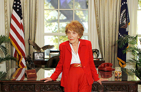 ננסי רייגן. פעלה רבות במסגרת המאבק נגד סמים ואלכוהול