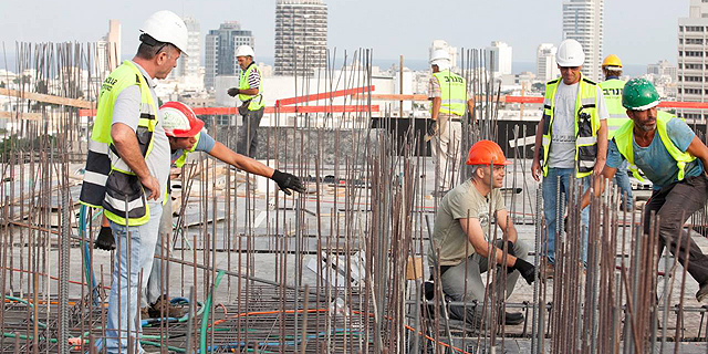 פועלי בניין פלסטינים ייחשבו &quot;עובדים זרים&quot;