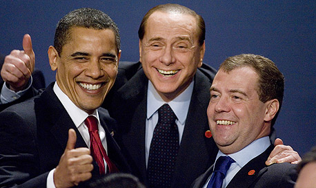 פסגת הג'י 20 G20 לונדון ברק אובמה נשיא רוסיה ראש ממשלת איטליה, צילום מסך: בלומברג