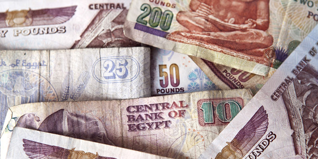 מצרים: הלירה צנחה ב-13% בעקבות מהלך מפתיע של הבנק המרכזי