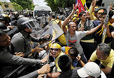 הפגנות על רקע המצב הכלכלי בתאילנד