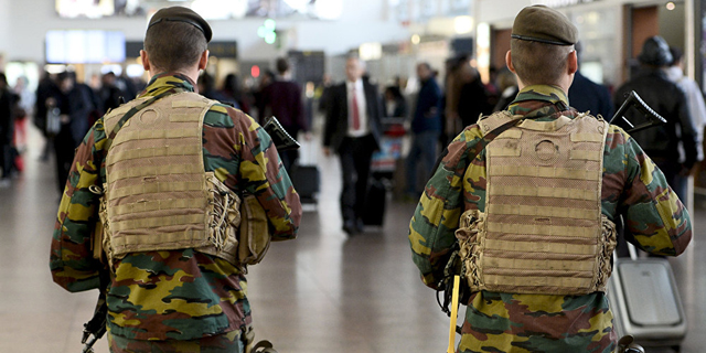 חיילים בלגיים בנמל התעופה של בריסל הבוקר אחרי הפיצוצים, צילום: איי אף פי