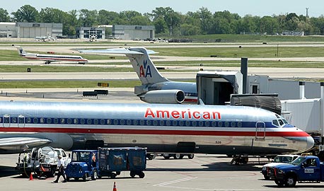 מטוס של אמריקן איירליינס. 800 עובדים הסכימו לעזוב מרצונם