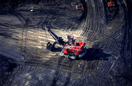 חולות זפת באלברטה קנדה. לפמבינה רשת צינורות של 9,200 ק"מ חולות זפת באלברטה קנדה. לפמבינה רשת צינורות של 9,200 ק"מ