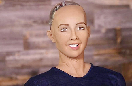 הרובוטית סופיה. המתכנת מחליט מהו אידאל היופי