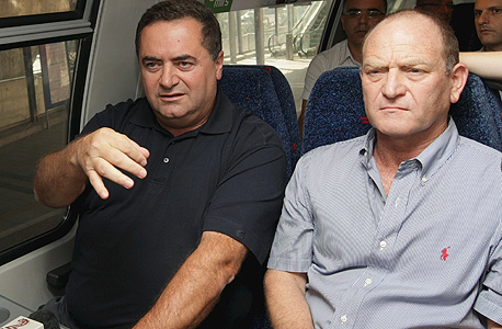 מימין: מנכ"ל הרכבת בעז צפריר ושר התחבורה ישראל כץ