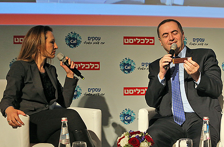 ישראל כץ שר התחבורה עם גלית חמי עורכת "כלכליסט"