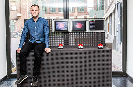 דפורטר והעבודה “שוטטות" שמאפשרת להלשין על חוצים באדום דפורטר והעבודה “שוטטות" שמאפשרת להלשין על חוצים באדום