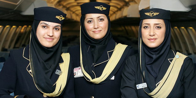 דיילות חברת תעופה אייר איראן, צילום: Viking Wings