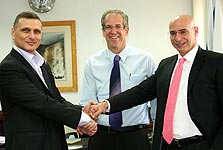 מימין: החשכ"ל שוקי אורן, מנכ"ל האוצר ירום אריאב ומנכ"ל מיקרוסופט ישראל דני ימין