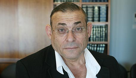 רו"ח צבי פרידמן. "החוק חשש מכך שאדם שיש לו יותר מדירה אחת, ייתן לכל ילד במתנה דירה, כדי שיוכל למכור אותה ללא חשש מחיוב במס. אנשים ינצלו את הדרך הזו"