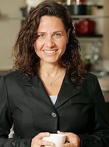 עו"ד ענת טנא. "אם יש הרבה יורשים וכל אחד מקבל חלק קטן, זה יכול להקשות על המימוש. הפתרון הטוב ביותר הוא להגדיר מראש מי מקבל מה וכמה, וכך נמנעות  בעיות"