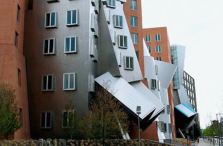 בניין מדעי המחשב ב-MIT. לא חייבים להיות שם כדי ללמוד שם
