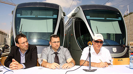 מסיבת עיתונאים על רקע קרונות הרכבת, שאמורה לנוע בירושלים מסיבת עיתונאים על רקע קרונות הרכבת, שאמורה לנוע בירושלים