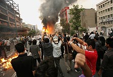פליקר, טוויטר והבלוגים כאן, אבל איפה CNN? מהומות באיראן