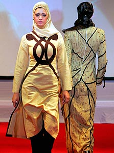 תצוגת אופנה של ביגוד חלאל בקהיר