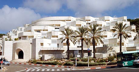 בנייני דירות בחיפה
