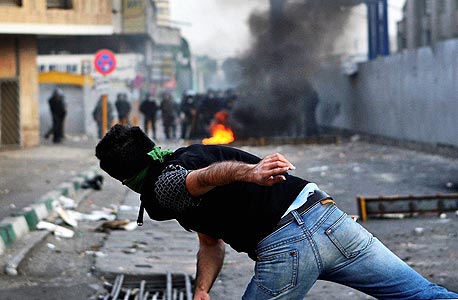 איראן: המהומות במדינה לא פוגעות בייצוא הנפט  