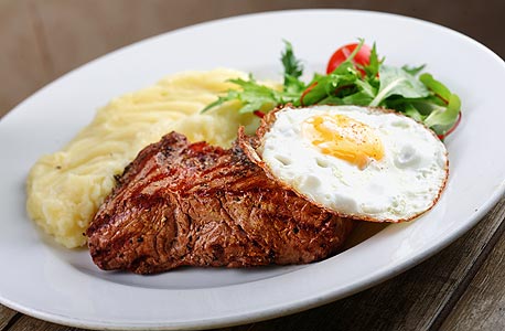 ארוחה צ'כית בפראג הקטנה