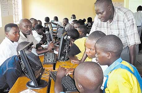 הדרכת מחשבים באוגנדה, צילום: millennium promise