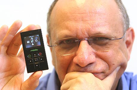 מודו תשיק טלפון בעל מסך מגע ב-2010