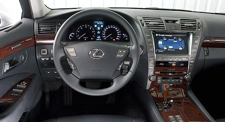 סביבת הנהג. הפינוקים נשמרו לנוסעים