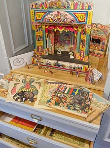 Benjamin Pollock's Toyshop, לונדון. התמחות: תיאטרון בובות ומריונטות Benjamin Pollock's Toyshop, לונדון. התמחות: תיאטרון בובות ומריונטות