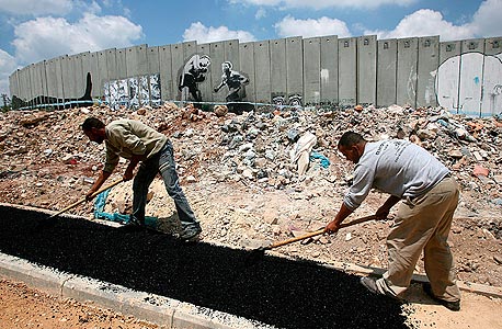 קו לעובד: ישראל חייבת 3 מיליארד שקל לפלסטינים שעבדו בארץ