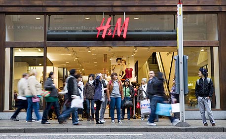 H&M. החברה משקיעה בהתרחבות גיאוגרפית, פורמטי מכירות חדשים ומכירות באינטרנט, צילום: בלומברג
