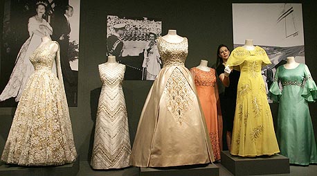 תערוכה של בגדי המלכה, צילום: איי פי