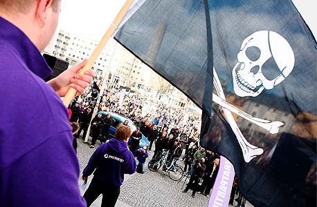 הפגנה בעד The Pirate Bay. למען יראו וייראו