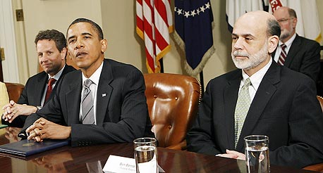 מימין בן ברננקי יו"ר ה בנק פדרל ריזרב ברק אובמה נשיא ארצות הברית, צילום: בלומברג