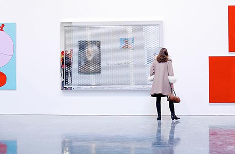 עבודה של דמיאן הירסט בגלריה גוגוזיאן בניו יורק. לגלריה המשפיעה בעולם יש שלושה חללי תצוגה בעיר
