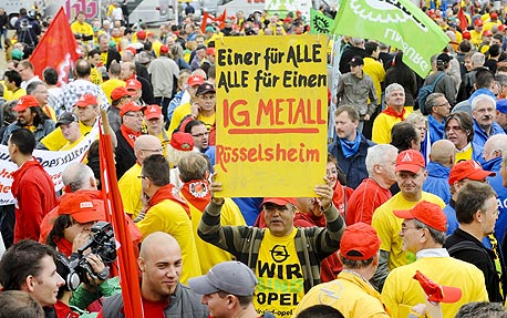 הפגנת עובדי אופל באנטוורפן, בלגיה, צילום: בלומברג