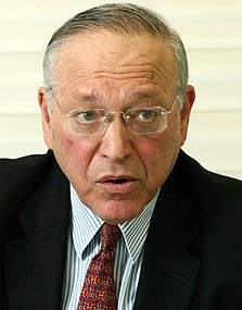 נשיא המרכז הבינתחומי אוריאל רייכמן. "בולדוזר"